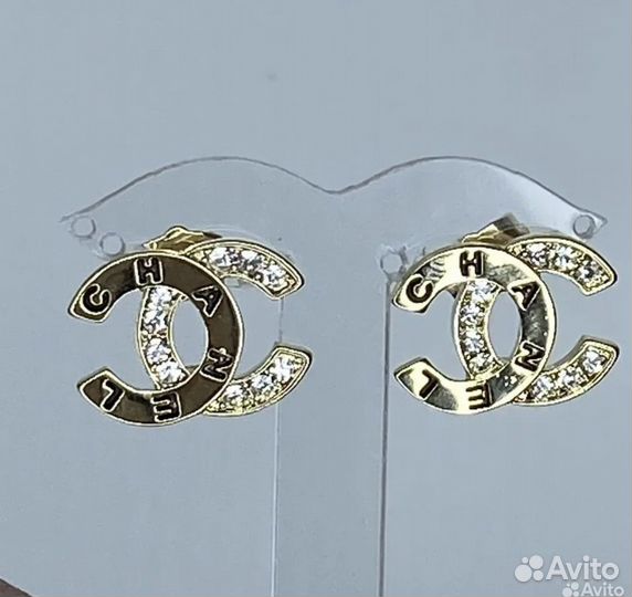 Серьги chanel разные