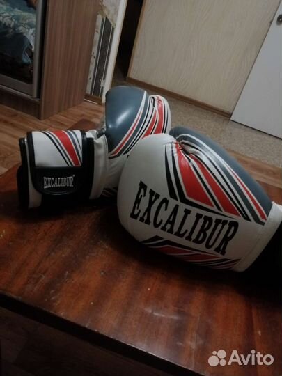 Боксерские перчатки excalibur