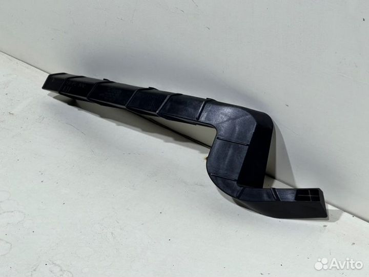 Крепление бампера(кронштейн) переднее левое Kia