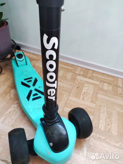 Самокат трехколесный