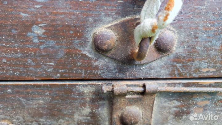 Старинный деревянный антикварный чемодан