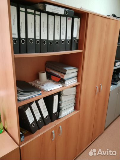 Офисная мебель(комплект столы,тумбы,шкафы)