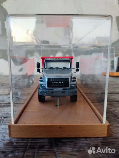 Модель урал next самосвал