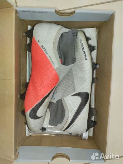 Футбольные бутсы Nike Phantom