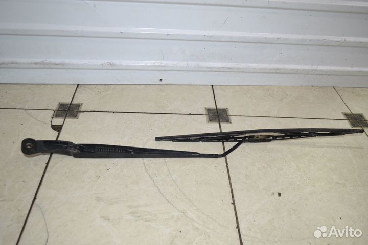 Поводок дворника левый Nissan Almera G15