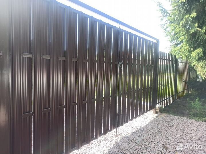 Распашные ворота из евроштакетника с установкой