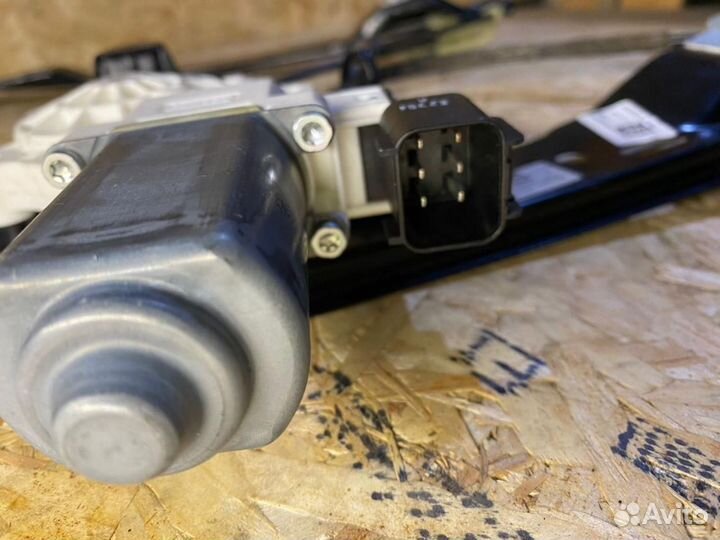 Стеклоподъемник передний правый Ford Focus 3