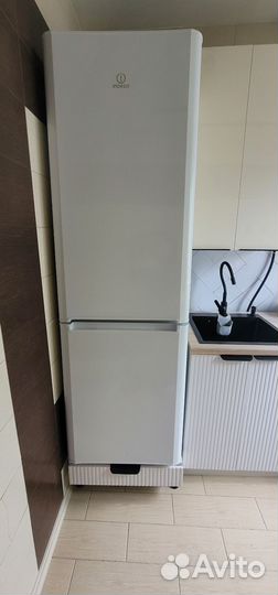 Холодильник indesit