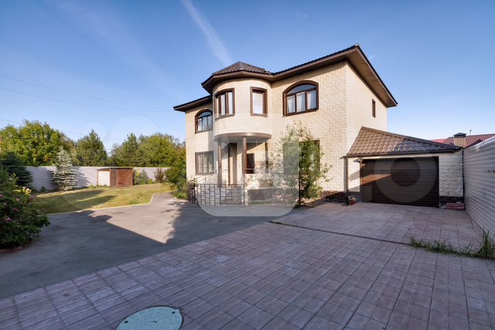 Коттедж 275 м² на участке 10 сот.