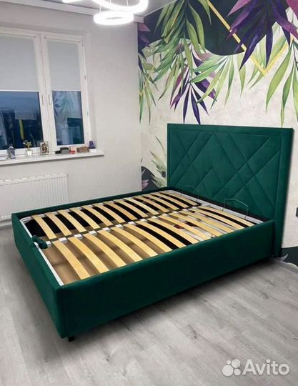 Белая кровать