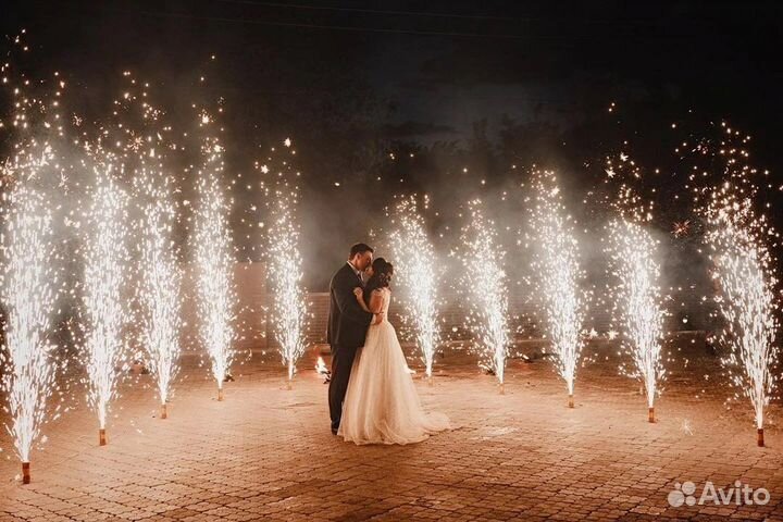 Сценические фонтаны,тяжелый дым на свадьб