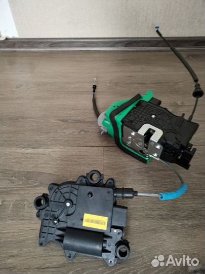 Замок двери В сборе пер лев С доводчиком