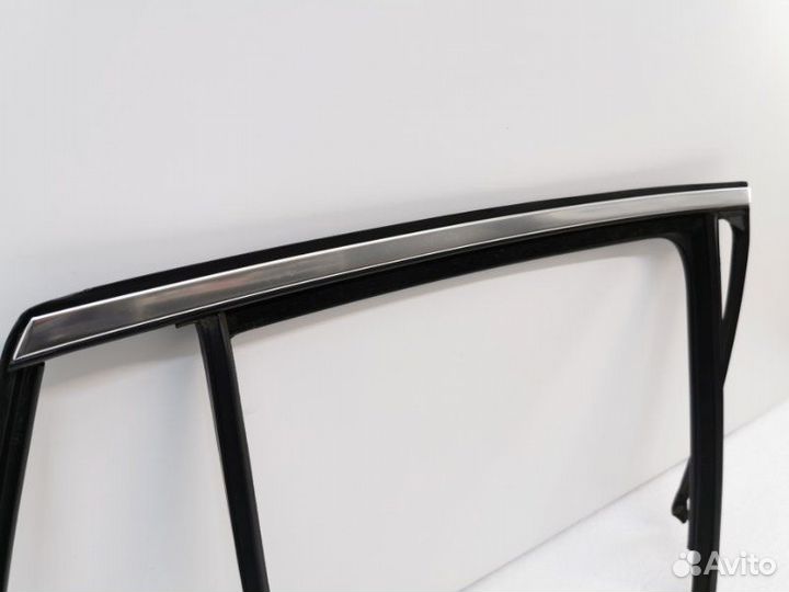 Молдинг двери задний правый Mercedes-Benz