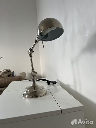 Настольная лампа
