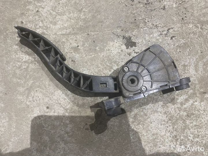 Педаль газа Hyundai Solaris I (2010—2014)