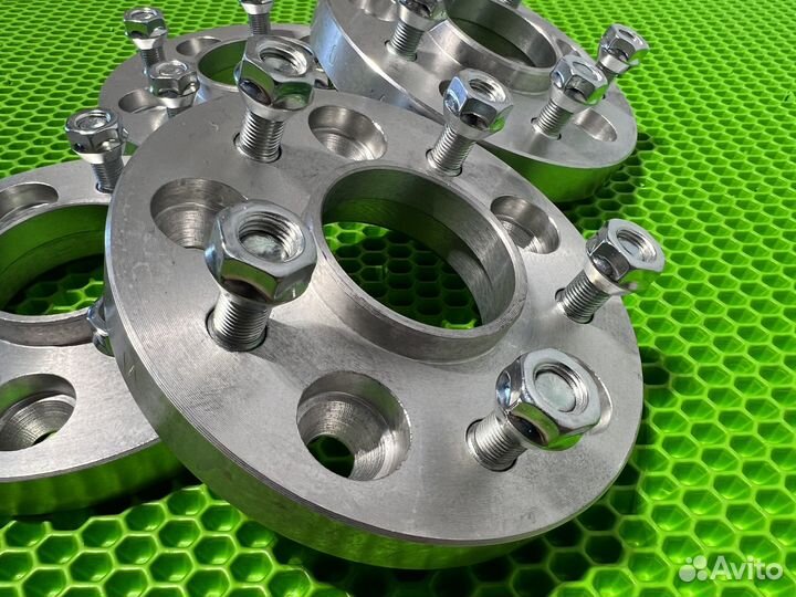 Проставки 5х114,3 20 мм. цо 66,1 Nissan Infiniti