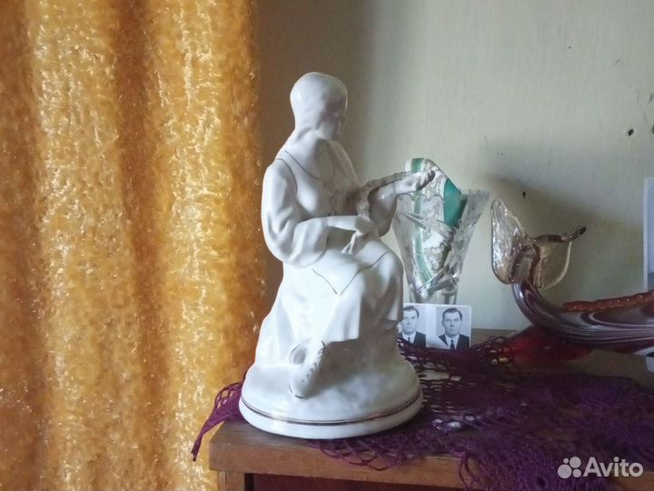 Статуэтка фарфор девушка