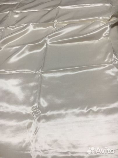 Отрез атласной подкладочной ткани