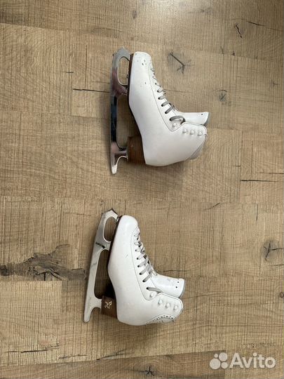 Фигурные коньки risport RF3 pro 240