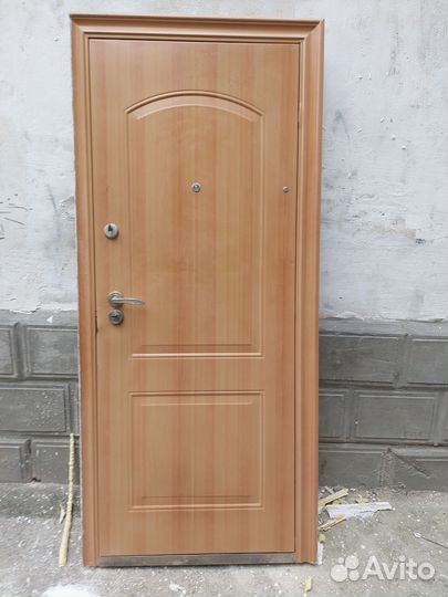 Дверь входная металлическая бу