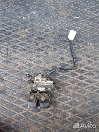 Замок багажника Фиат Линеа