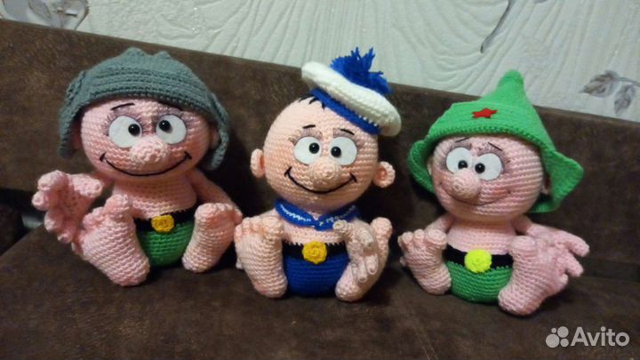 Забавные вязаные солдатики-позитивчики