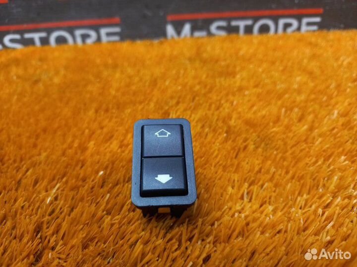 Кнопка стеклоподъемника передняя правая Bmw