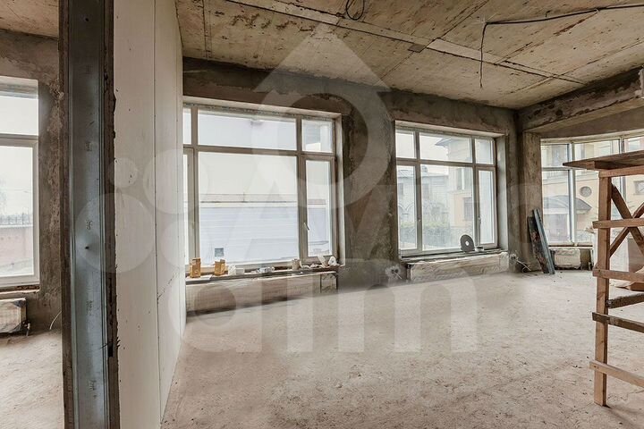 Коттедж 695 м² на участке 7 сот.