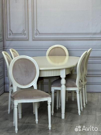 Стол и стулья