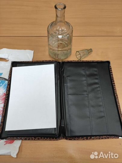 Батина папка на молнии из крокодила Гены