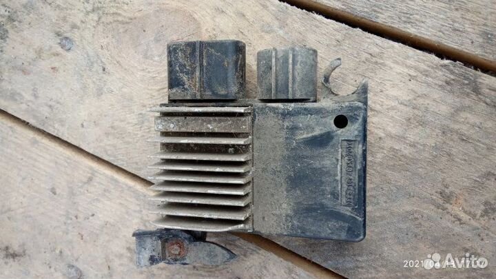 Блок управления вентилятором Toyota Corolla E150