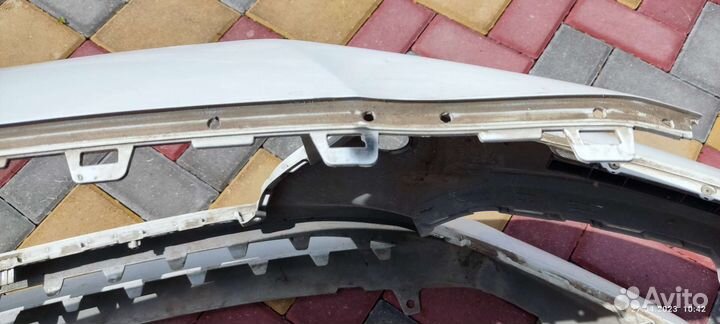 Бампер Hyundai Solaris поломанный