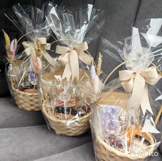 Подарочный набор, чайная корзина, сладости