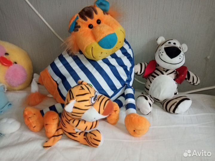 Два пакета мягких игрушек