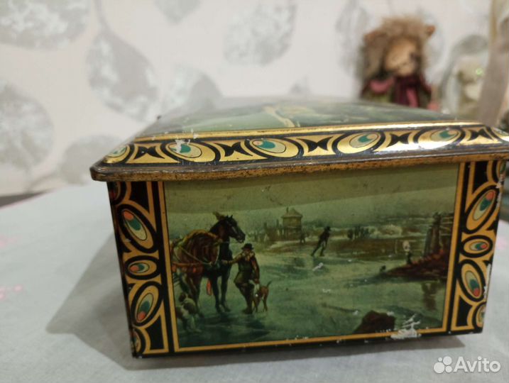 Антикварная жестяная коробка