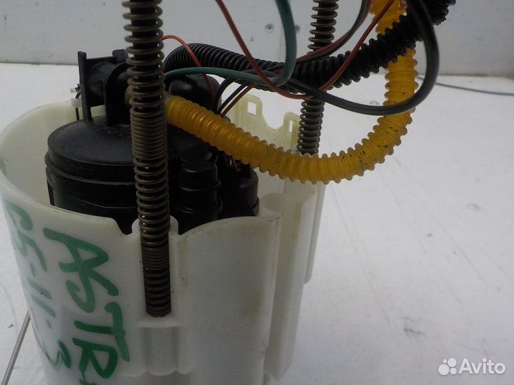 Насос топливный Opel Astra J 2010