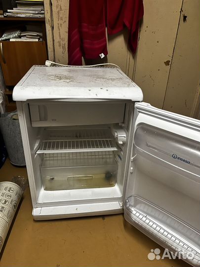 Холодильник Indesit