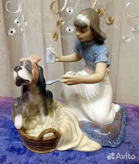 Фарфоровые фигурки Lladro девочки с собаками