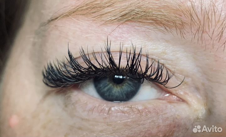 Наращивание ресниц в салоне