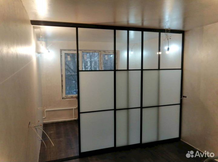 Стеклянная перегородка