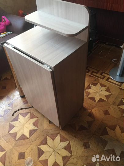 Столик для маникюра