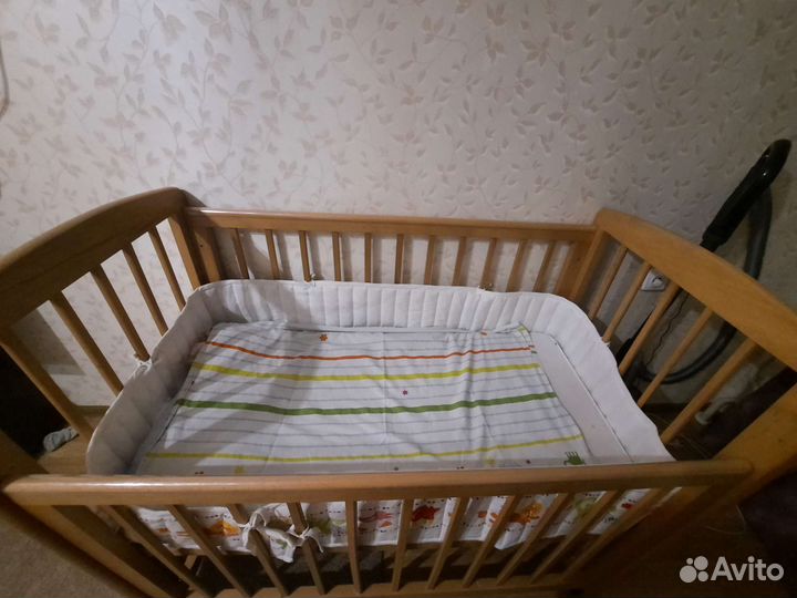 Манеж детский с маятником