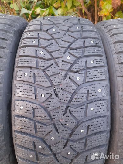 Bridgestone Blizzak Spike-02 215/50 R17 91T