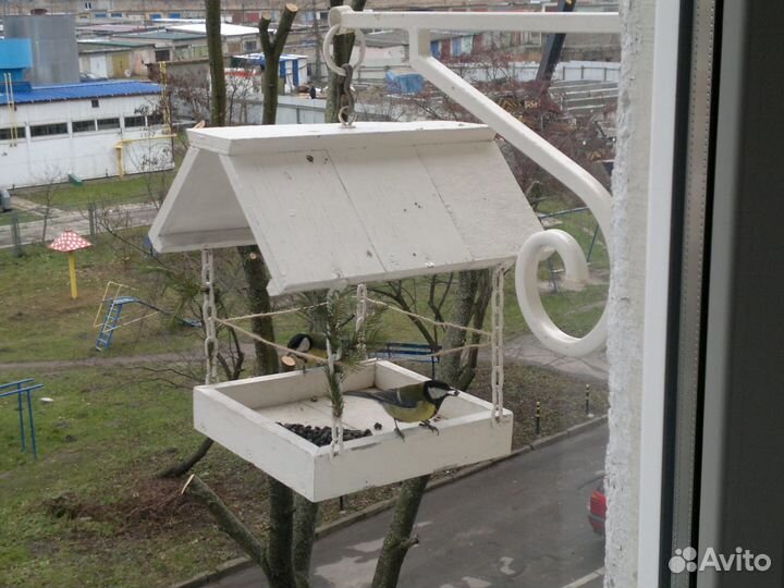 Кронштейн настенный для кормушки или кашпо