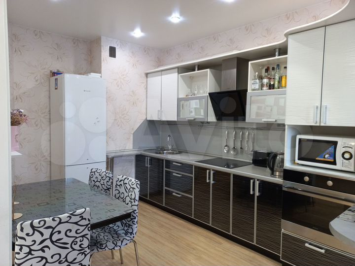 3-к. квартира, 90 м², 2/16 эт.