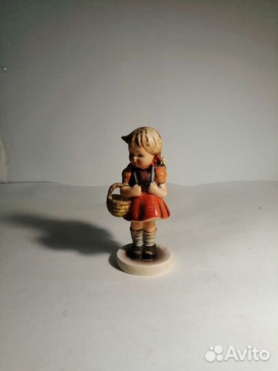 Школьница (Goebel)