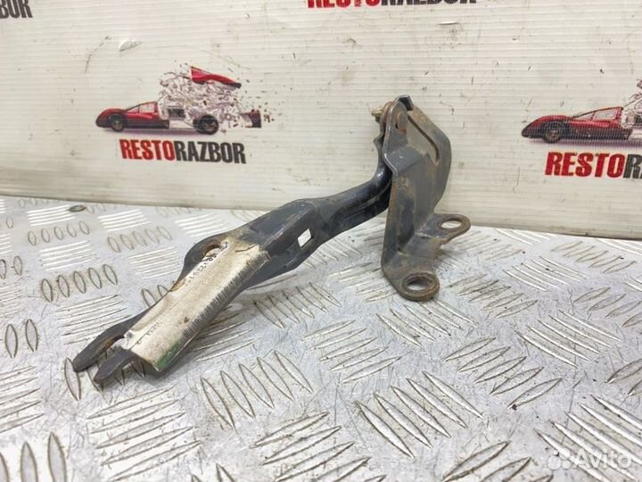 Петля капота левая Mazda 3 BK 2005