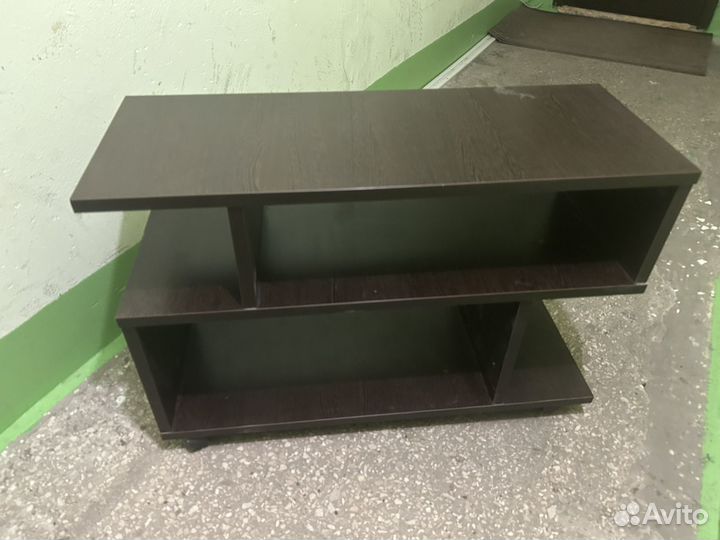 Журнальный столик, стеллаж на колесах