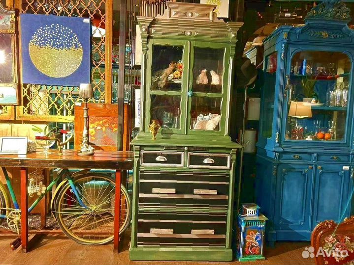 Буфет антикварный зеленого цвета