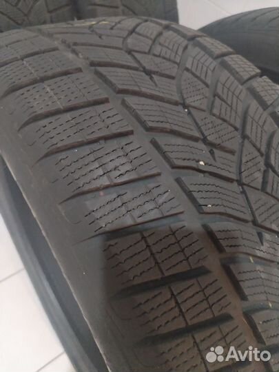 Goodyear UltraGrip 275/40 R20 106V